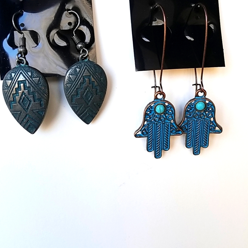 Brand new Bundle of 2 Earrings